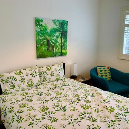 Derrin Guest House Ларн Экстерьер фото