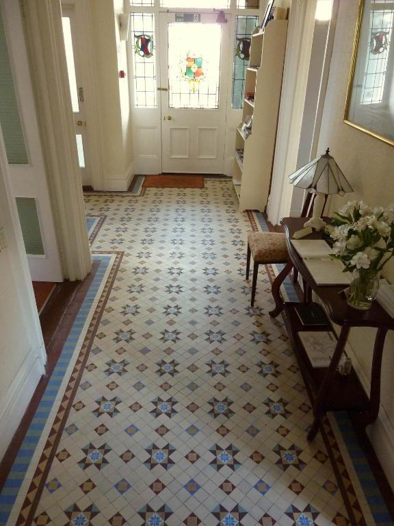 Derrin Guest House Ларн Экстерьер фото