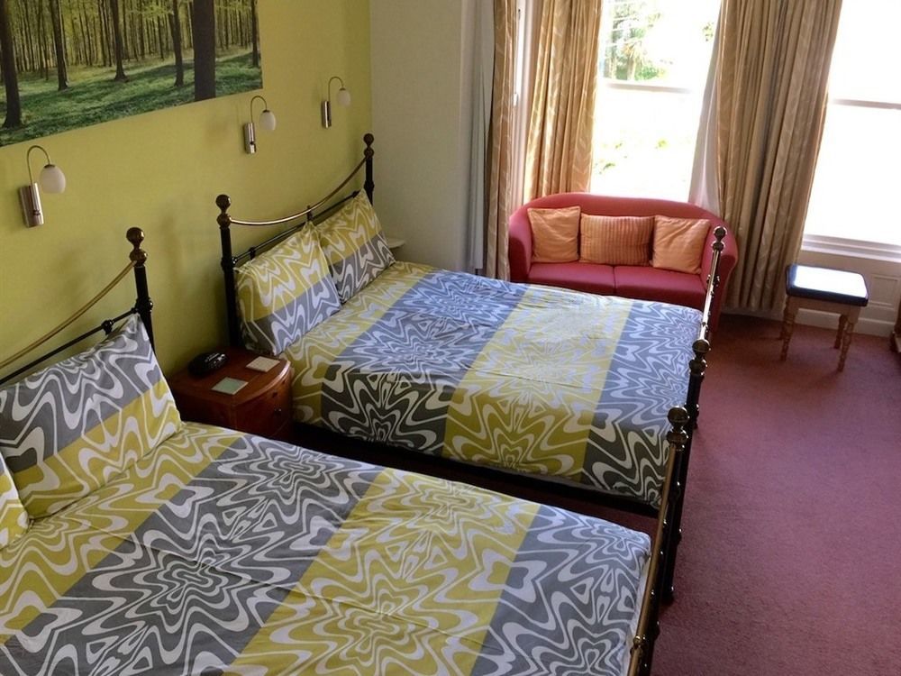 Derrin Guest House Ларн Экстерьер фото