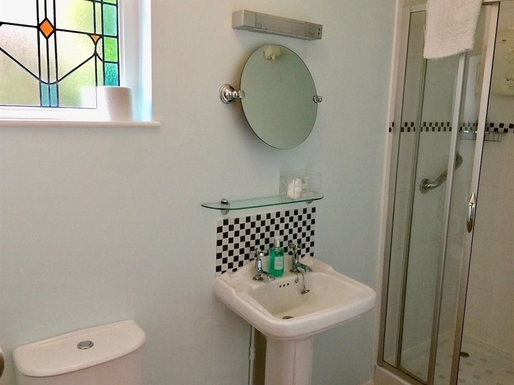 Derrin Guest House Ларн Экстерьер фото