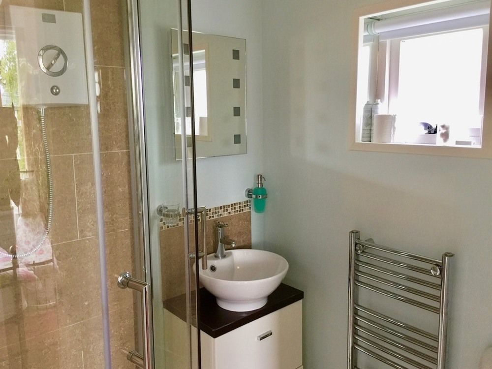 Derrin Guest House Ларн Экстерьер фото