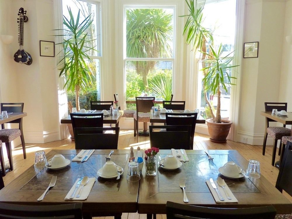 Derrin Guest House Ларн Экстерьер фото