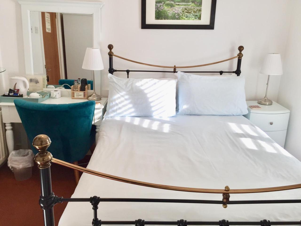 Derrin Guest House Ларн Экстерьер фото