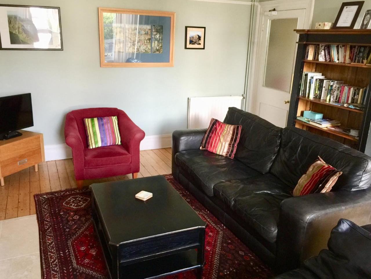 Derrin Guest House Ларн Экстерьер фото